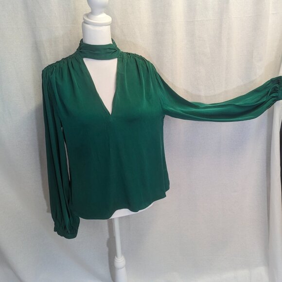 Intermix Size 2 100% Silk Green Blouse - Picture 6 of 15